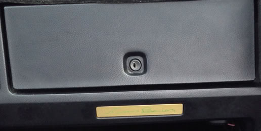 Series 3 glove box